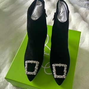 SAM EDELMAN 
ULISSA LUSTER ANKLE BOOTIE